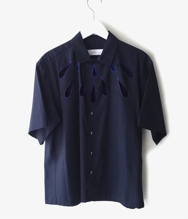 TOGA PULLA/EMBROIDERY SHIRT (NAVY) Cozy Linen Short Shirt