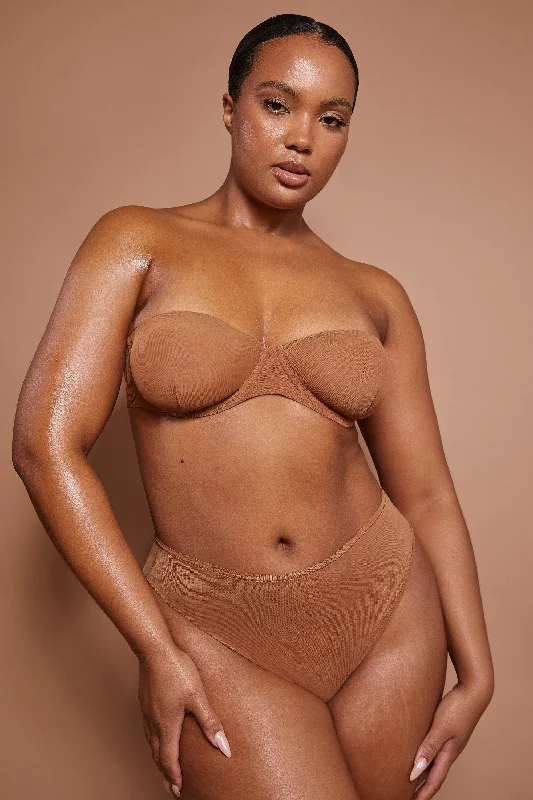 Soft Mesh Strapless Bra in Almond Sporty Wireless Bra